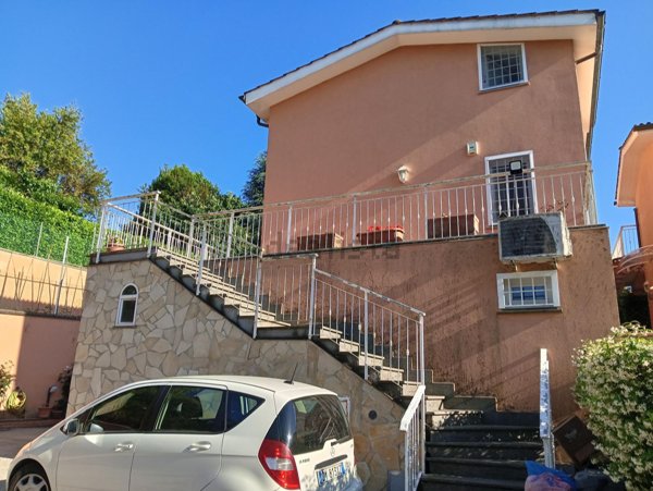 casa indipendente in vendita a Rignano Flaminio