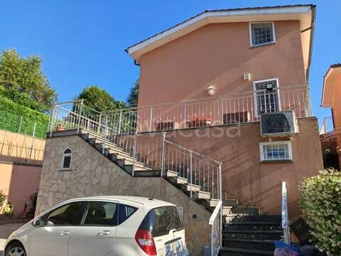 casa indipendente in vendita a Rignano Flaminio in zona Montelarco