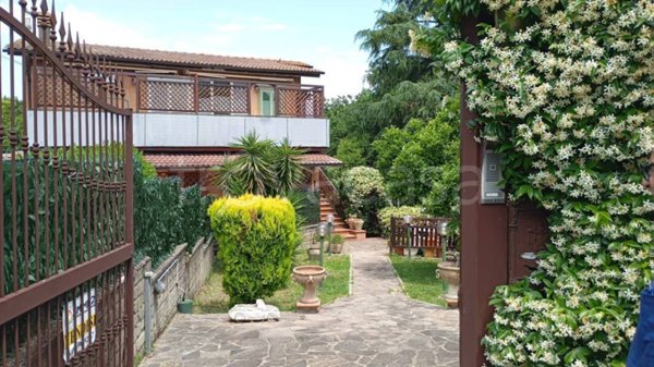 casa indipendente in vendita a Rignano Flaminio in zona Montelarco