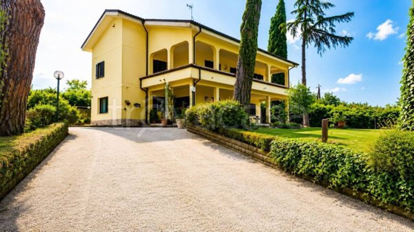 casa indipendente in vendita a Rignano Flaminio in zona Santo Sisini