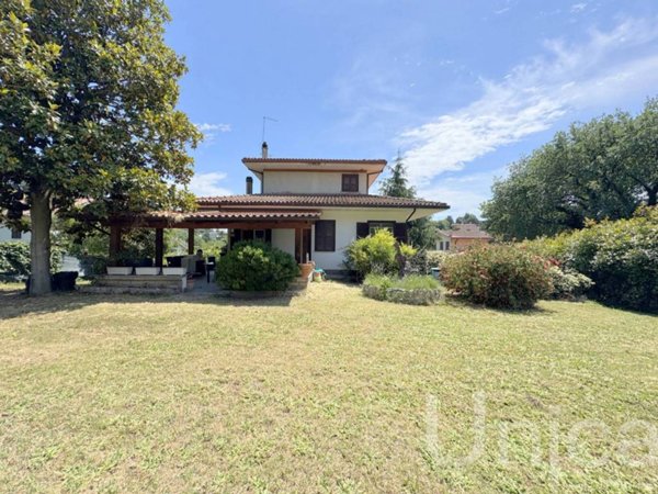 casa indipendente in vendita a Rignano Flaminio in zona Montelarco