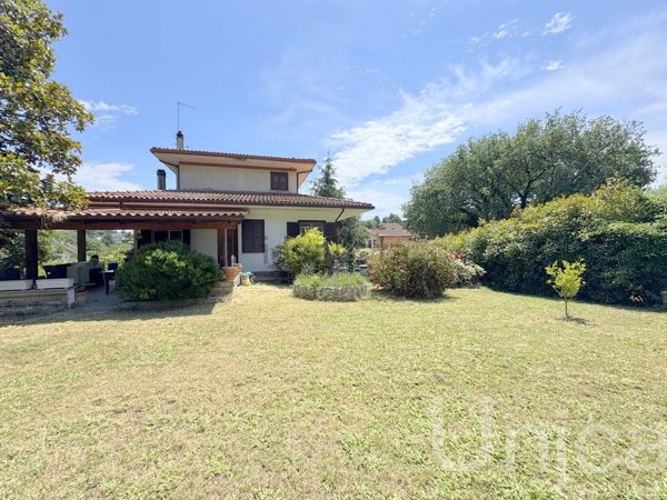 casa indipendente in vendita a Rignano Flaminio in zona Montelarco