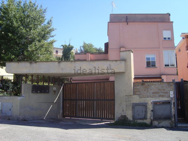 appartamento in vendita a Rignano Flaminio in zona Santo Sisini