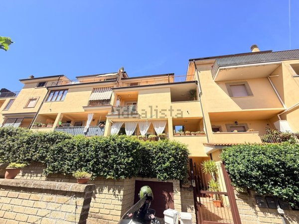 appartamento in vendita a Rignano Flaminio in zona Santo Sisini