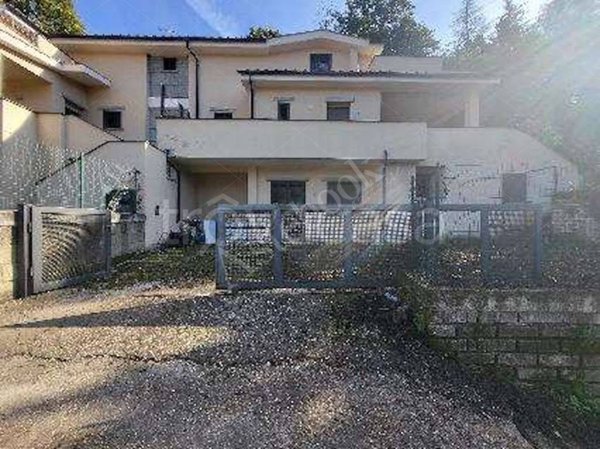 casa indipendente in vendita a Rignano Flaminio in zona Valle Spadana