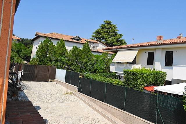 appartamento in vendita a Rignano Flaminio in zona Santo Sisini