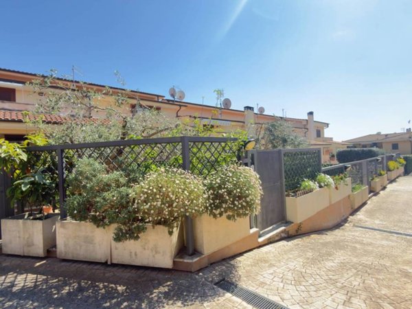 casa indipendente in vendita a Rignano Flaminio in zona Santo Sisini