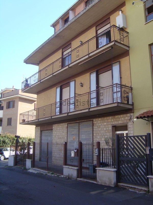 appartamento in vendita a Rignano Flaminio in zona Santo Sisini