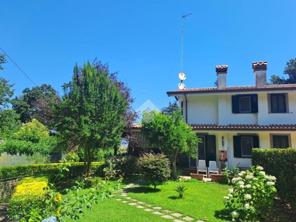 casa indipendente in vendita a Rignano Flaminio in zona Montelarco