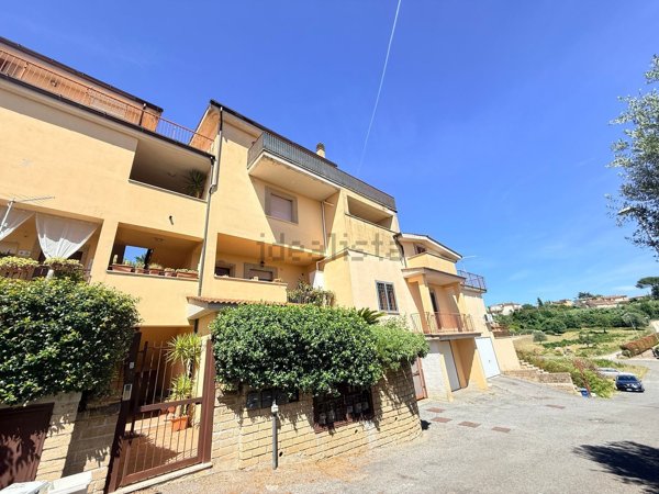 appartamento in vendita a Rignano Flaminio in zona Santo Sisini