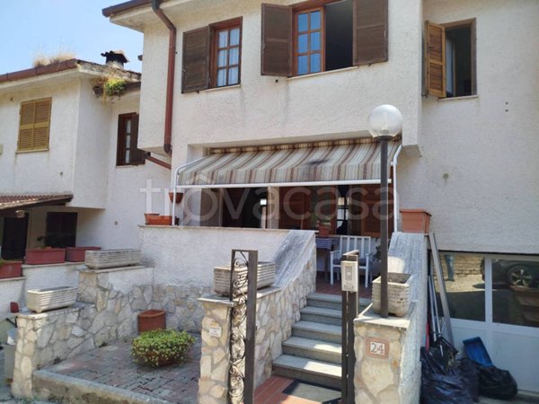 casa indipendente in vendita a Rignano Flaminio in zona Santo Sisini