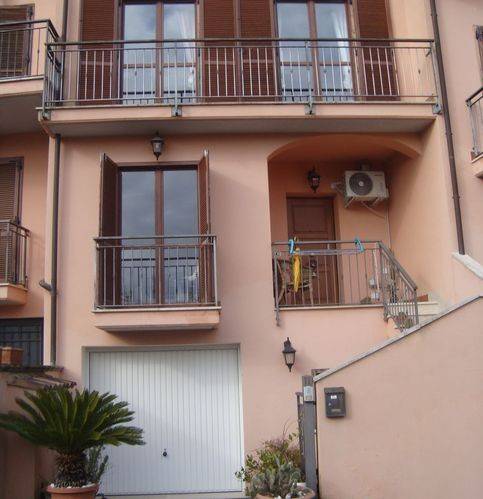 casa indipendente in vendita a Rignano Flaminio in zona Santo Sisini