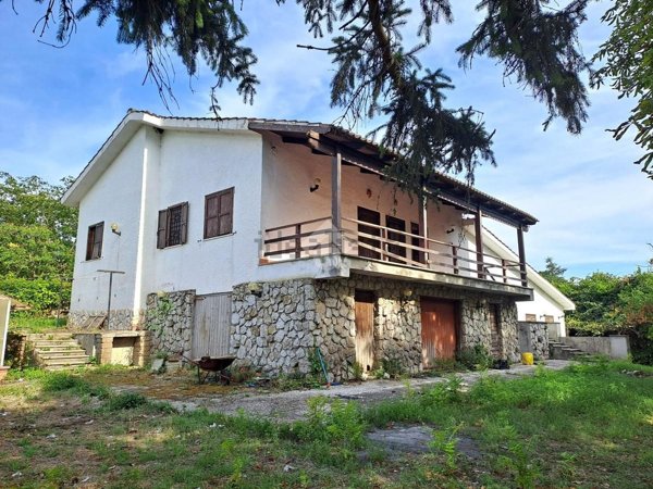 casa indipendente in vendita a Rignano Flaminio in zona Montelarco
