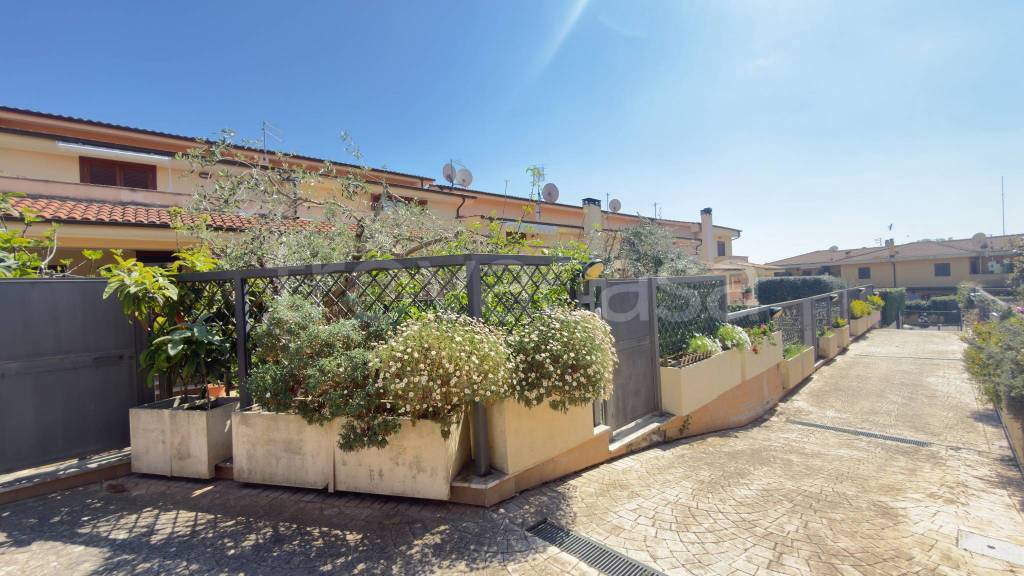casa indipendente in vendita a Rignano Flaminio in zona Santo Sisini