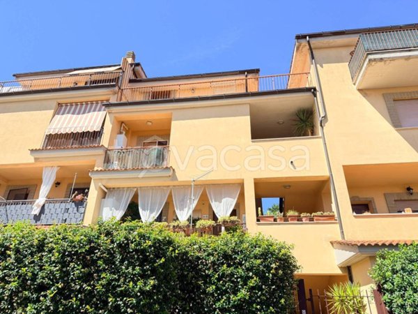 appartamento in vendita a Rignano Flaminio in zona Santo Sisini