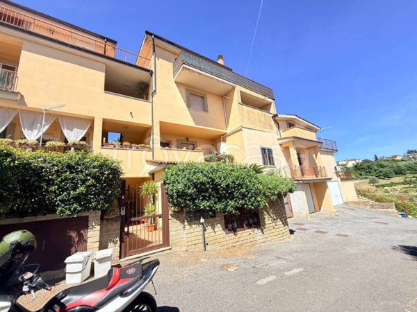 appartamento in vendita a Rignano Flaminio in zona Santo Sisini