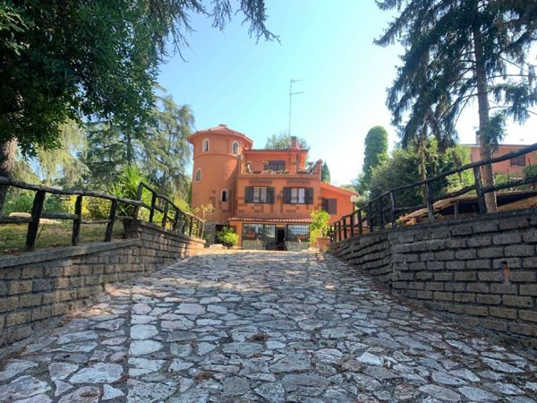 casa indipendente in vendita a Rignano Flaminio in zona Montelarco