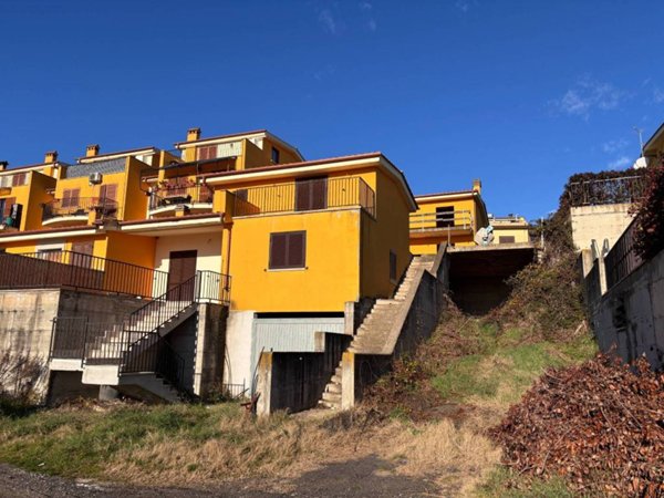 casa indipendente in vendita a Rignano Flaminio in zona Santo Sisini