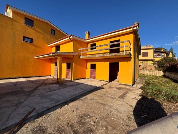 casa indipendente in vendita a Rignano Flaminio in zona Santo Sisini