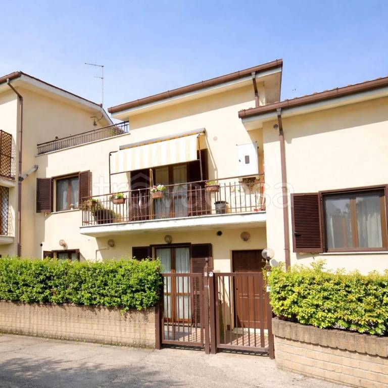 casa indipendente in vendita a Rignano Flaminio in zona Santo Sisini