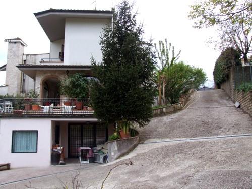 casa indipendente in vendita a Rignano Flaminio in zona Montelarco