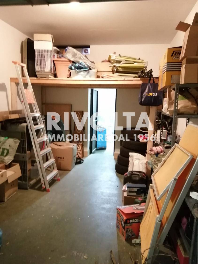 box auto in vendita a Rignano Flaminio in zona Santo Sisini