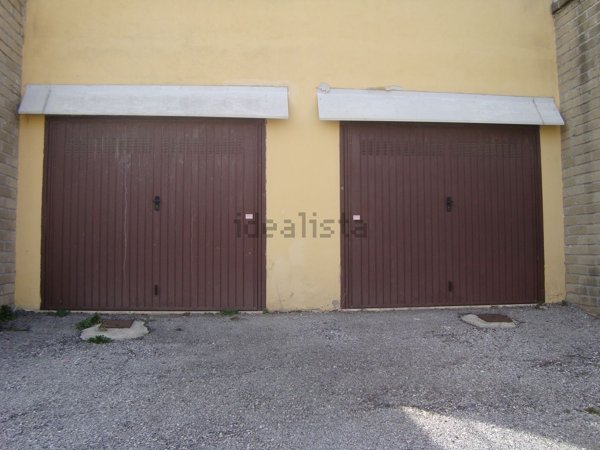 box auto in vendita a Rignano Flaminio in zona Santo Sisini