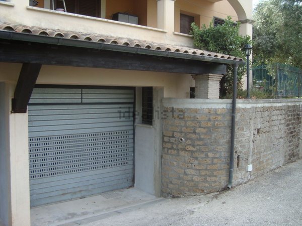 box auto in vendita a Rignano Flaminio in zona Santo Sisini