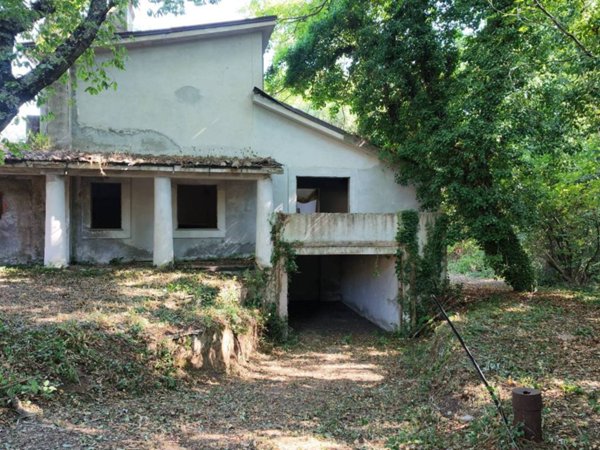 casa indipendente in vendita a Rignano Flaminio in zona Montelarco