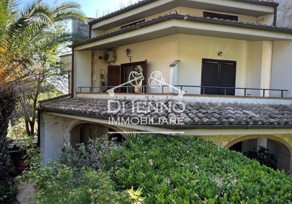 casa indipendente in vendita a Rignano Flaminio in zona Montelarco