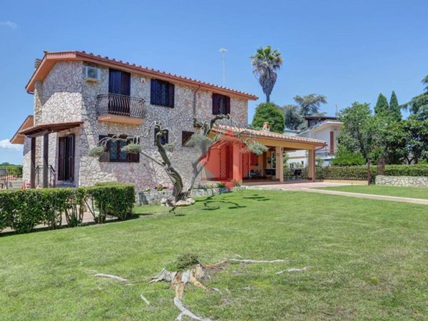 casa indipendente in vendita a Rignano Flaminio in zona Montelarco