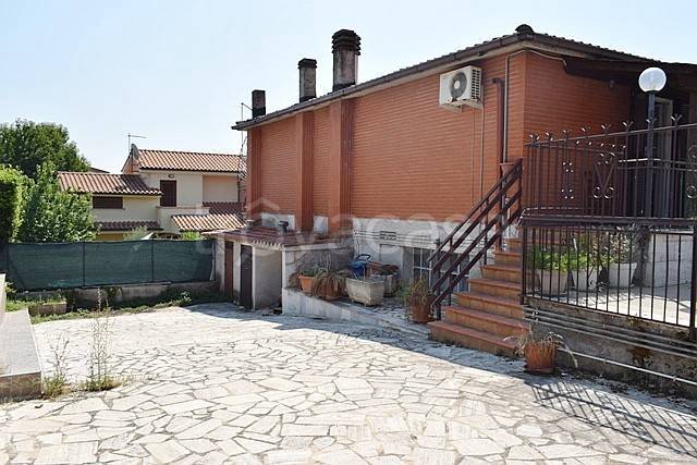 appartamento in vendita a Rignano Flaminio in zona Santo Sisini
