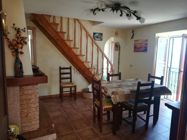 casa indipendente in vendita a Rocca Canterano