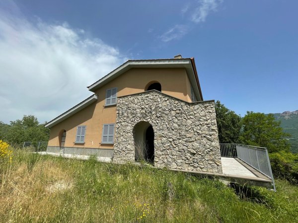 casa indipendente in vendita a Rocca Canterano in zona Rocca di Mezzo