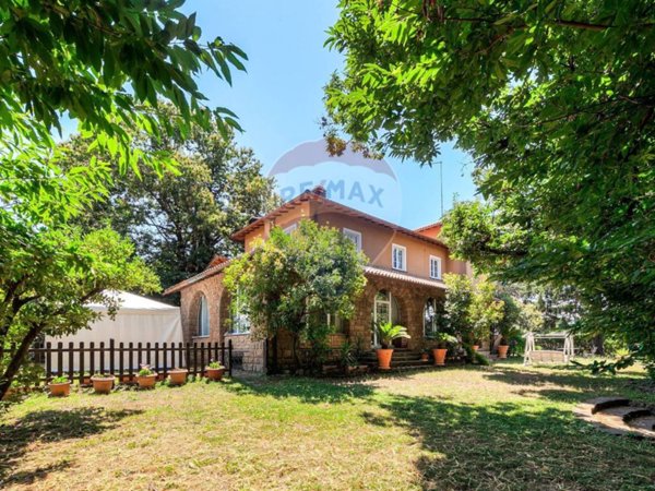 casa indipendente in vendita a Rocca di Papa in zona Tre Coni
