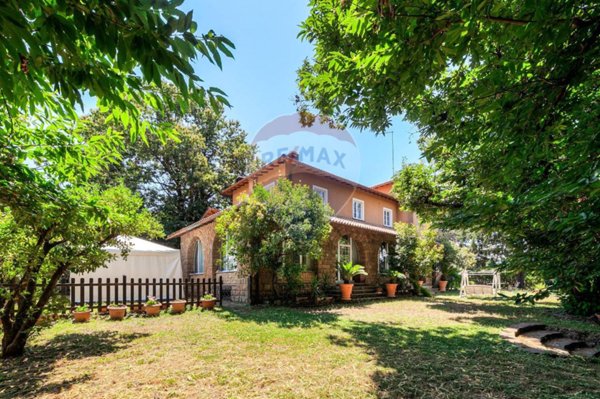 casa indipendente in vendita a Rocca di Papa in zona Tre Coni
