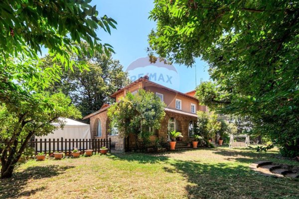 casa indipendente in vendita a Rocca di Papa in zona Tre Coni