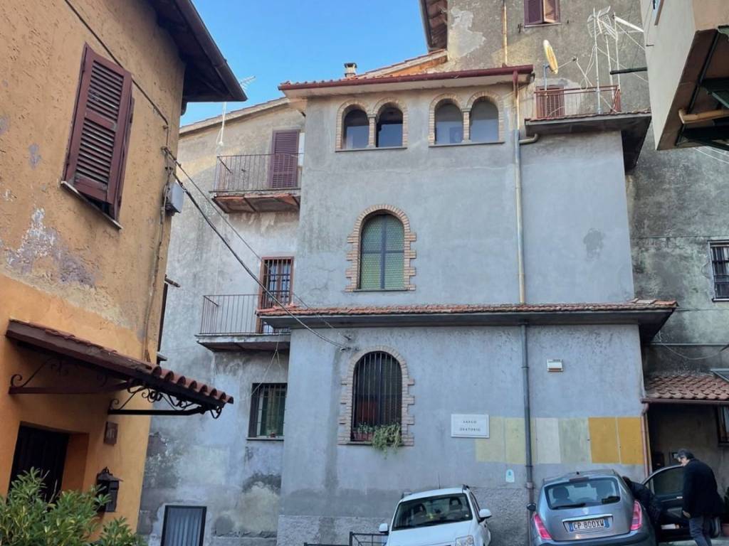 locale commerciale in vendita a Rocca di Papa