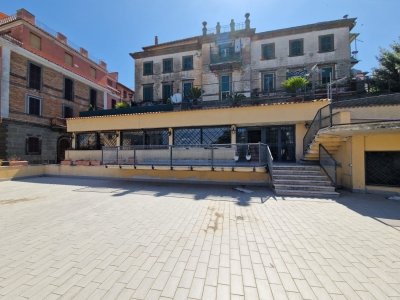 locale commerciale in vendita a Rocca di Papa