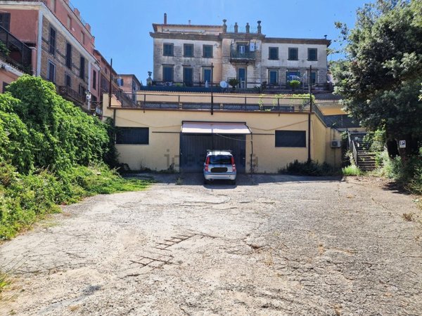 locale commerciale in vendita a Rocca di Papa