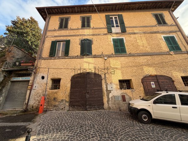 locale commerciale in vendita a Rocca di Papa