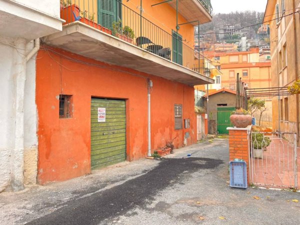 locale commerciale in vendita a Rocca di Papa