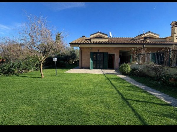 casa indipendente in vendita a Rocca di Papa