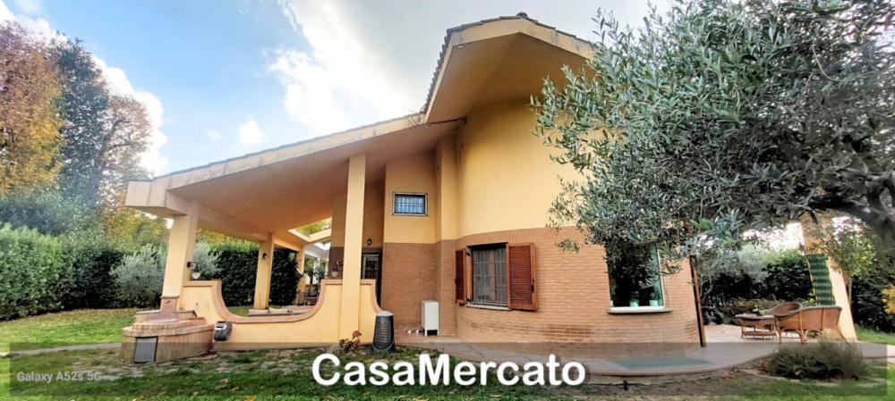 casa indipendente in vendita a Rocca di Papa in zona Tre Coni