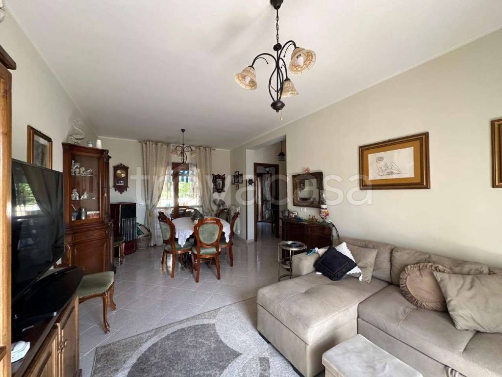 casa indipendente in vendita a Rocca di Papa in zona Grotte Dell'Acqua