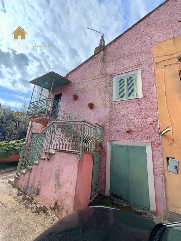 casa indipendente in vendita a Rocca di Papa in zona Grotte Dell'Acqua