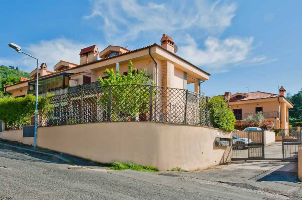 appartamento in vendita a Rocca di Papa in zona Tre Coni
