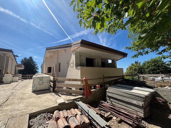 casa indipendente in vendita a Rocca di Papa in zona Tre Coni