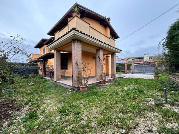 casa indipendente in vendita a Rocca di Papa in zona Grotte Dell'Acqua