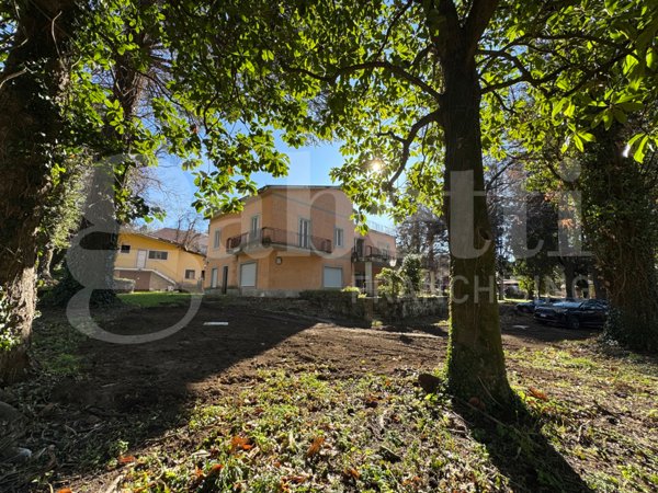 casa indipendente in vendita a Rocca di Papa in zona Tre Coni